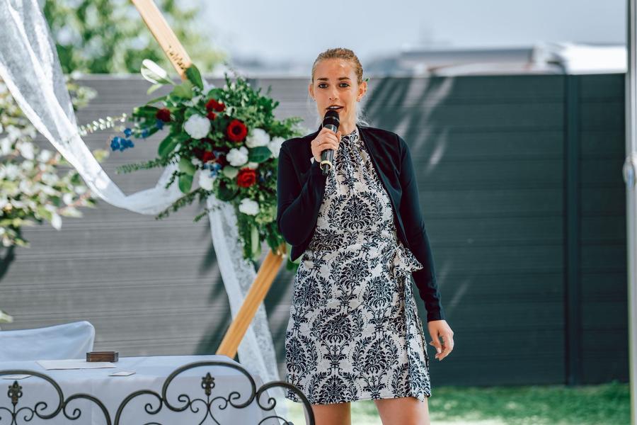 Aline bei einer freien Trauung