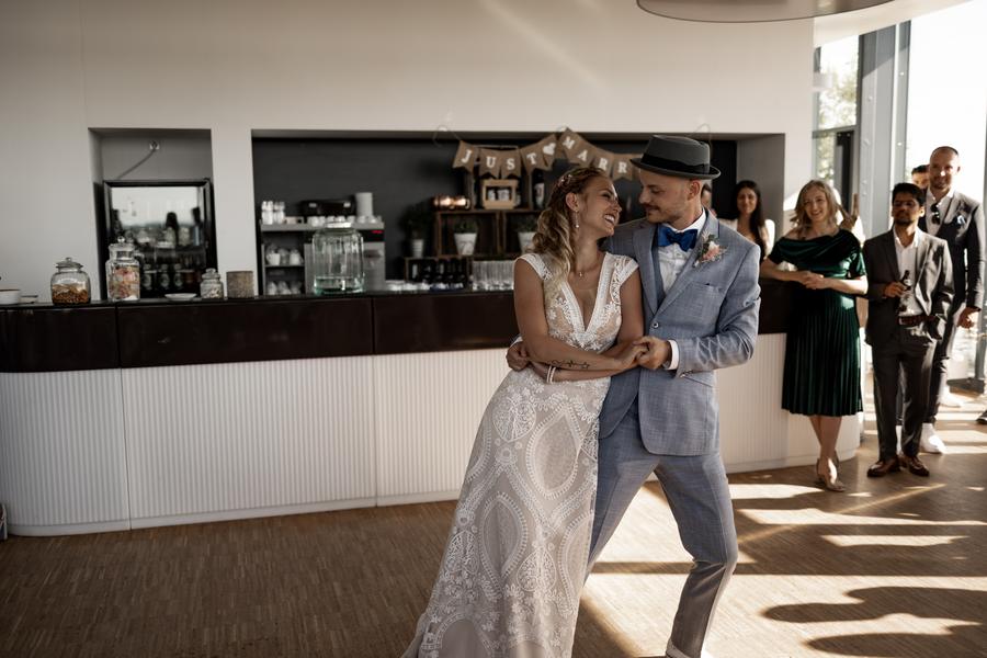 Brautpaar beim Hochzeitstanz
